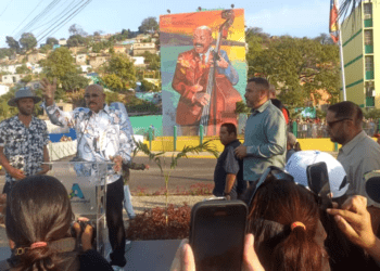 Oscar D´ León develó mural en su honor en el sector Los Cerezos de Puerto La Cruz