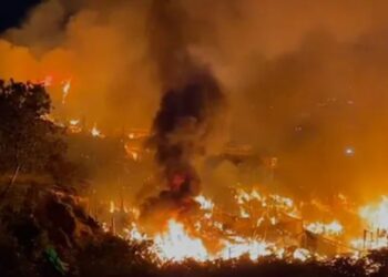 Un incendio consume cerca de 70 casas de un barrio informal en el centro de Bogotá