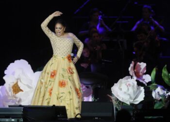 Isabel Pantoja celebrará sus 50 años en la música con un triple disco y un libro ilustrado