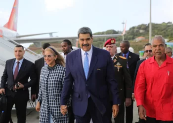 Maduro llega a San Vicente y las Granadinas para participar en la cumbre de la Celac