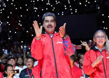 Chavistas se trasladan a Caracas para acompañar la inscripción de la candidatura de Maduro