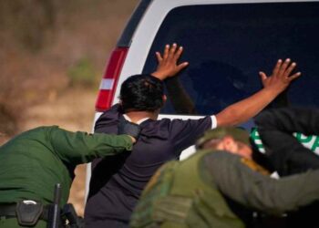 Corte de Apelaciones bloquea de nuevo aplicación de polémica ley migratoria en Texas