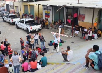 Con un viacrucis representan el sufrimiento de los migrantes en el sur de México