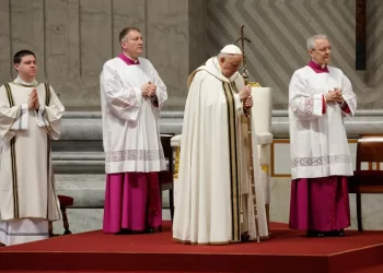 El papa pide a los sacerdotes liberarse de egoísmos y ambiciones y llorar por los demás