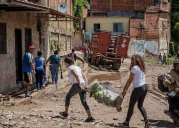 La mitad de los hogares venezolanos vive pobreza multidimensional
