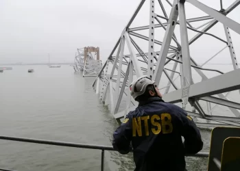 El barco que chocó con el puente de Baltimore tiene contenedores con químicos peligrosos