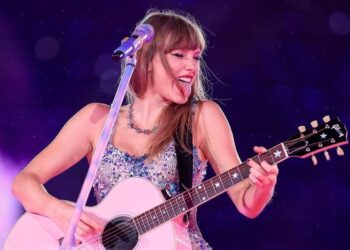 Taylor Swift celebra ante 60.000 espectadores su primer concierto en Singapur
