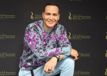 Víctor Manuelle disfruta de "Otra noche más" siendo récord junto al ídolo Frankie Ruiz