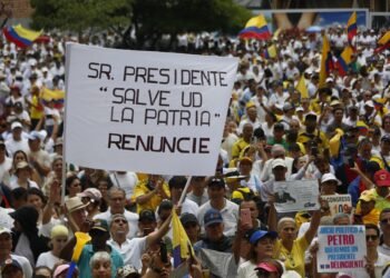 Los colombianos hacen en las calles la mayor manifestación contra el Gobierno de Petro