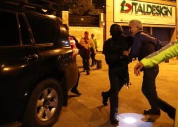 Ecuador irrumpe en la embajada de México y detiene al exvicepresidente Glas tras recibir el asilo