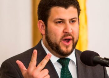 Smolansky denuncia que 1.2 millones de venezolanos en Colombia fueron excluidos del RE