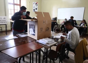 Ecuador vota reformas de Noboa para combatir al crimen, atraer inversiones y crear empleo