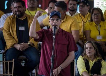 Henrique Capriles acusa al Gobierno de "burlarse" de los trabajadores