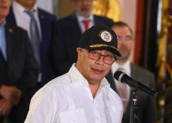 Petro les presenta a opositores venezolanos un plan para lograr "la paz política"