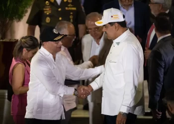 Maduro pide ayuda a Petro de cara a las presidenciales "para que en Venezuela haya paz"