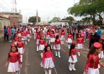 Grupo Escolar Guevara y Lira cerró actos aniversarios con un desfile (+Fotos)