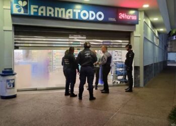 Dos personas fueron heridas al accionarse arma de custodio de blindado en Farmatodo El Tigre