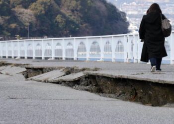 Siete heridos leves y daños urbanos tras terremoto de magnitud 6.6 en el oeste japonés