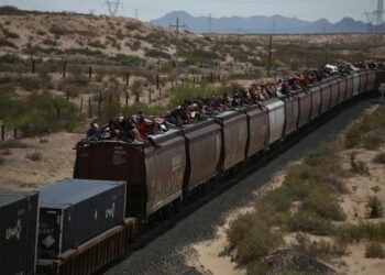 Crece el miedo de los migrantes al crimen organizado tras masacre en el norte de México