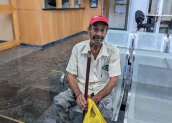 Anciano denuncia violación de sus Derechos Humanos