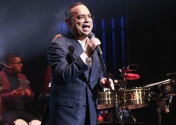Gilberto Santa Rosa puso a todos a bailar en el Radio City Music Hall
