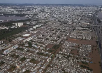 Suben a 84 los muertos por las inundaciones en el sur de Brasil