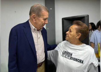 Candidato presidencial Edmundo González promete liberar a los "presos políticos"