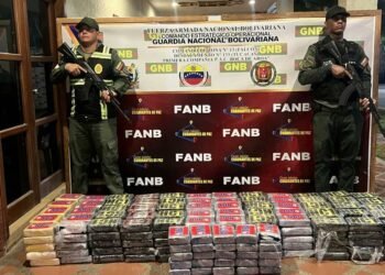 Militares de Venezuela hallan más de 370 kilos de cocaína en Falcón