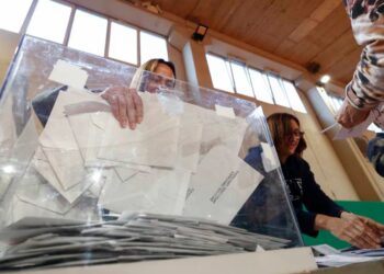 Socialistas ganaron en Cataluña y retrocede el independentismo