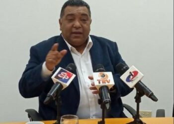 Clever Lara recorre Venezuela para impulsar apoyo a Edmundo González Urrutia