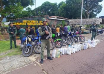 Militares detienen a 12 personas con 841 kilos del mineral casiterita en Amazonas