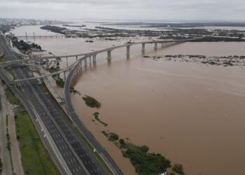 Muertes y devastación, el desolador panorama que dejan los temporales en el sur de Brasil