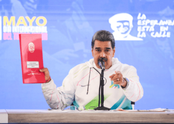 Maduro subió a 130 dólares las "bonificaciones" de trabajadores, sin impacto en el salario