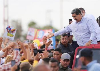 Maduro dice que este año Venezuela "se juega su futuro" en las elecciones presidenciales