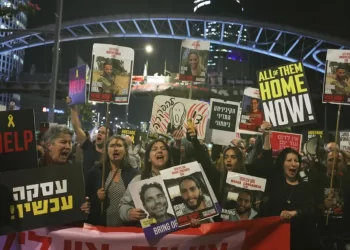 Miles de israelíes piden la liberación de los rehenes y elecciones anticipadas