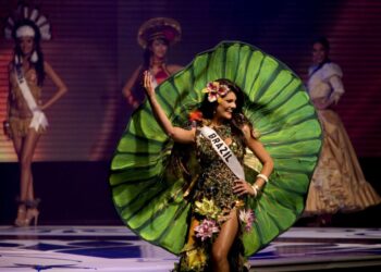 La ex Miss Brasil Natália Anderle reaparece tras ser dada por desaparecida en inundaciones