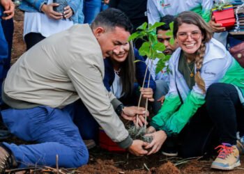 Minec comienza nuevo programa ambiental para que los ciudadanos "adopten" una planta