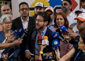 Candidato Daniel Ceballos propone programa de beca universitaria mediante donaciones