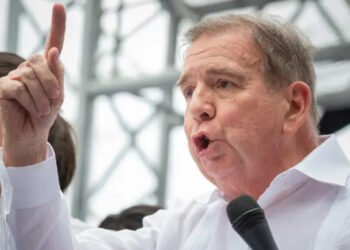 Edmundo González Urrutia denunció la inhabilitación de 10 alcaldes opositores