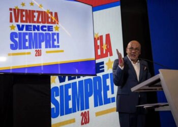 El chavismo afirmó que existe una "dictadura mediática" que actúa contra Nicolás Maduro