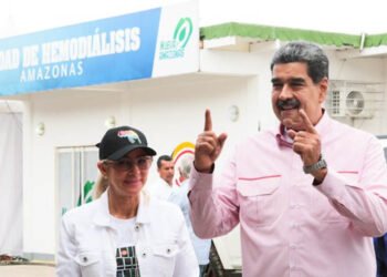 Maduro propone abrir un centro de investigación de "medicina tradicional" en Amazonas