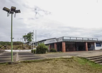 Maduro promete recuperar centros de salud y sede de la Universidad de Oriente