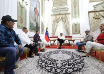 Maduro se acerca a alcaldes opositores de Barinas