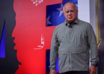 Cabello compara al candidato opositor Ceballos con "el fascista Milei"