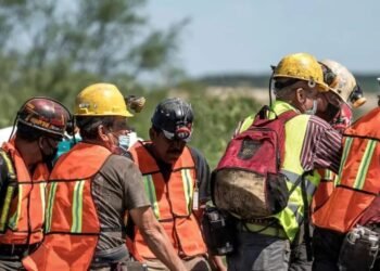 México halla los primeros cuerpos tras el colapso de la mina Pasta de Conchos en 2006