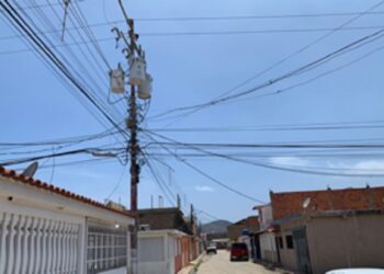 En la Urbanización Yuleska de Barcelona piden sustituir transformador para restablecer energía 220V