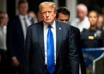 Abogados de Trump pidieron anular orden mordaza