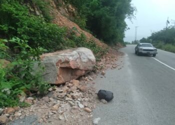 Piedras, baches y falta de muros son los problemas más visibles en algunos tramos de la vía hacia Cumaná