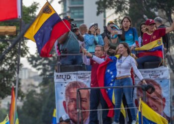 González Urrutia promete modernizar Fuerza Armada en caso de ganar la Presidencia