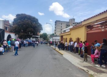 Votantes reportan algunas irregularidades en centros de Caracas y el interior del país